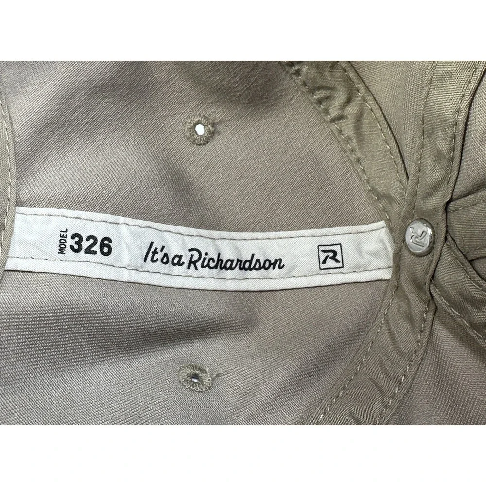 It's A Richardson OSFM Model 326 Smart Comfortable Baseball Cap Model Behavior